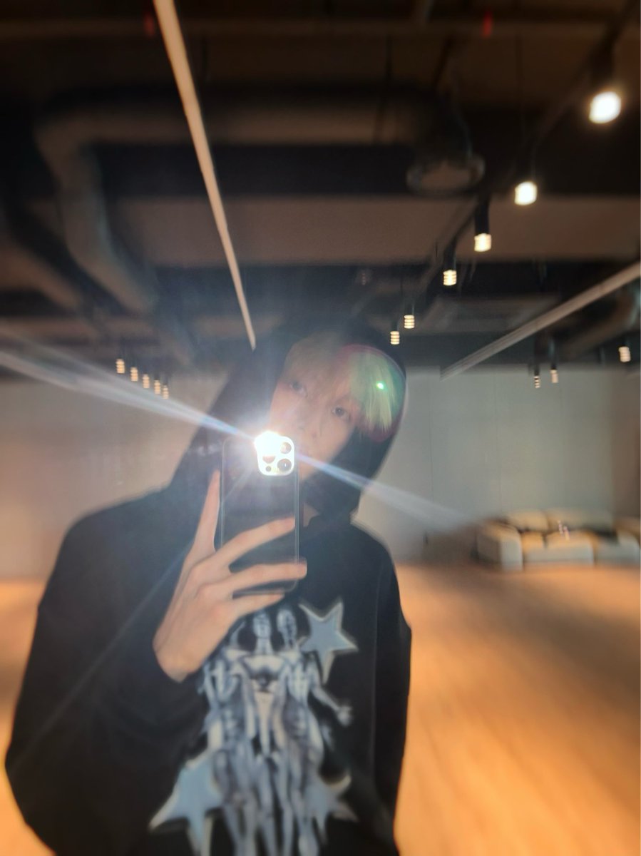 성 tweet media