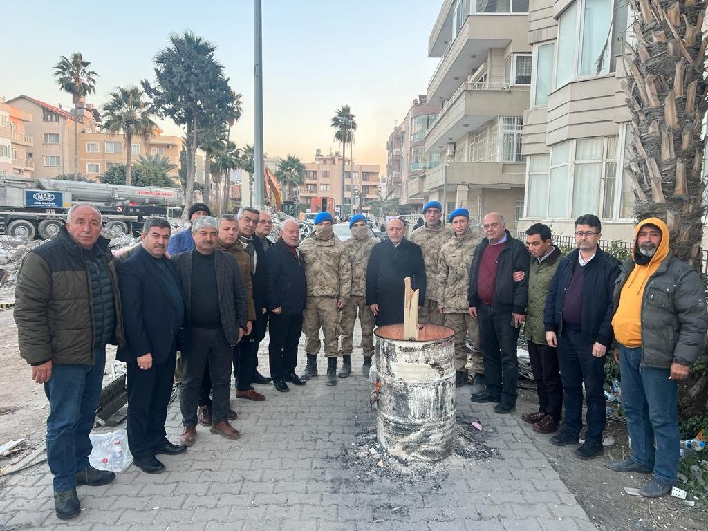 Genel Başkan İmran Okumuş Başkanlığında, PÜİS Genel Merkez Yönetim Kurulu Üyeleri, Bölge Başkanları ve İl Başkanlarından oluşan PÜİS Heyeti, PÜİS İskenderun Bölge Başkanlığının da bulunduğu ve depremin yıkıma yol açtığı İskenderun’da incelemede bulundu.

facebook.com/puis.org.tr/ph…