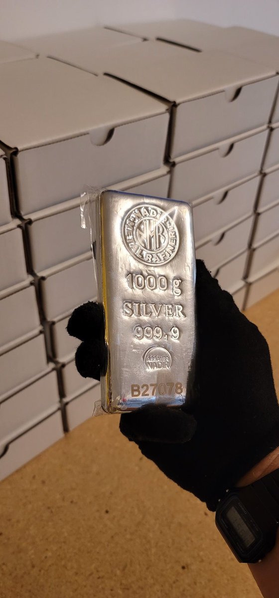 InvestorCrate's tweet photo. What's your favorite size bar?
.
.
#silver #silverbullion #999silver #silverbar #silverhoarding #preciousmetal https://t.co/QnlmbEMKfm