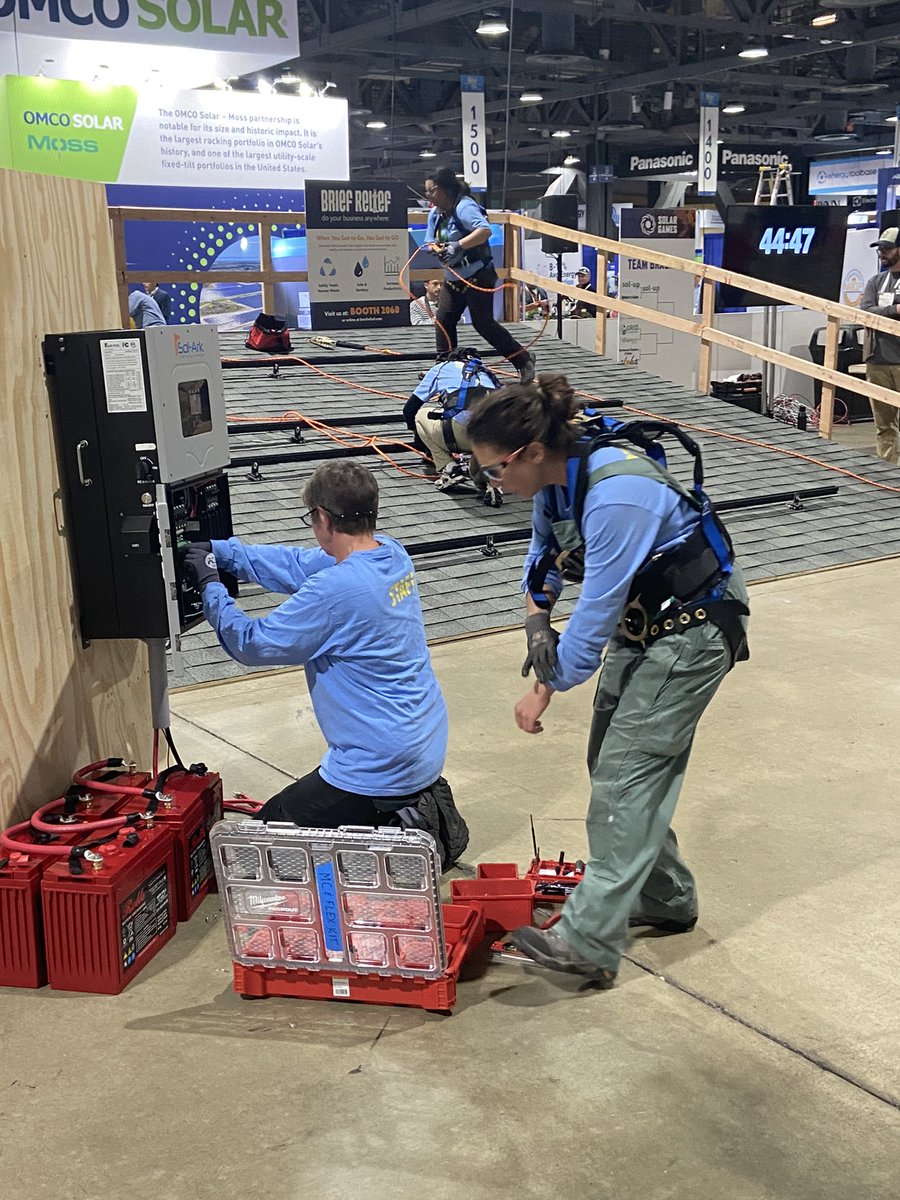 All woman installation team from Grid Alternatives competing at the @IntersolarNA conference!