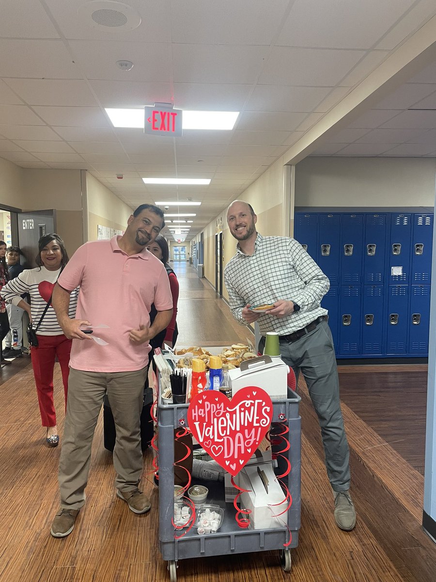 We 💕our staff! <a href="/TISDOIS/">Oakcrest Intermediate</a>