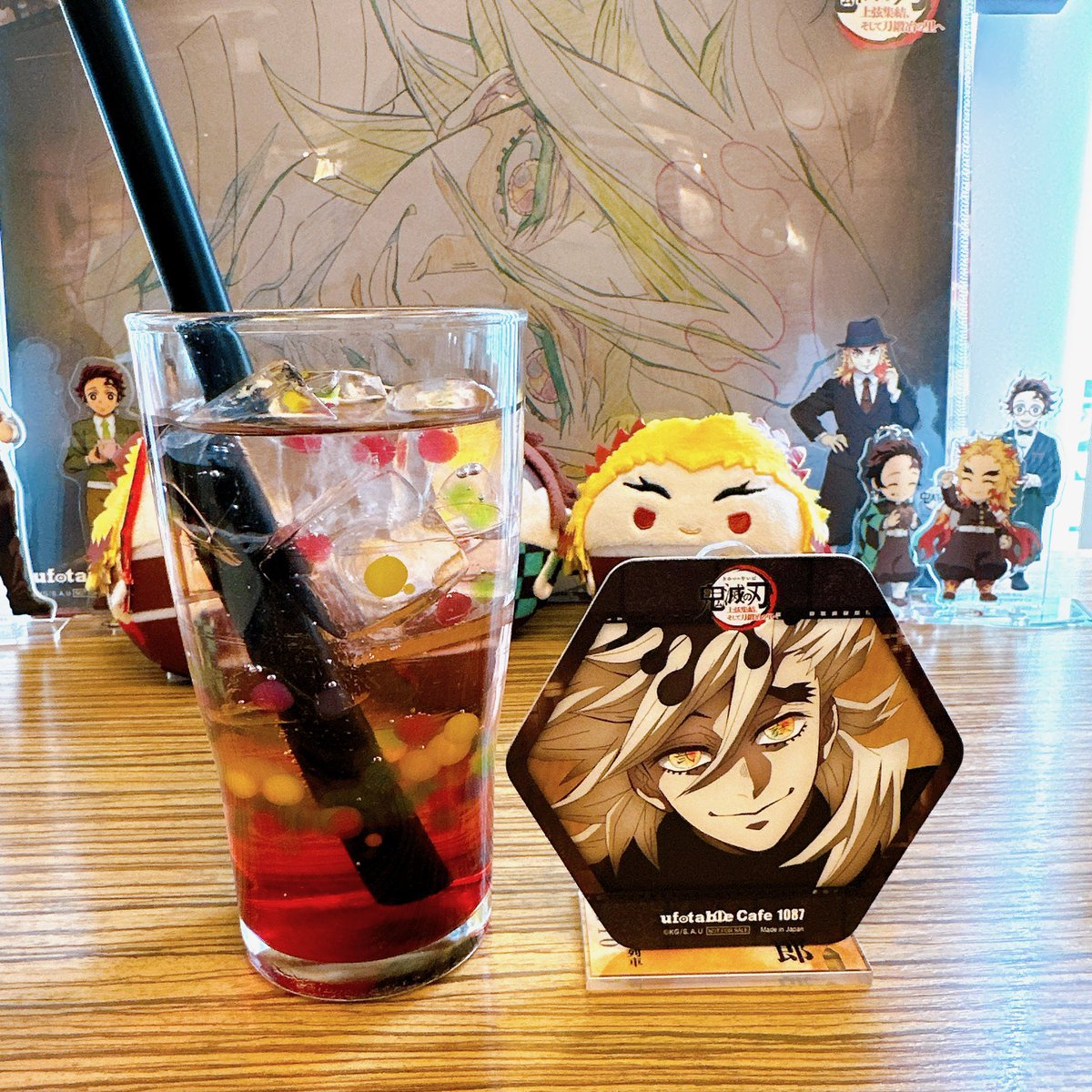 「†闇のキムチ鍋†とどまちゃんドリンクとムース!!鬼カフェのメニューどれも過去最高」|きりこ🖊のイラスト