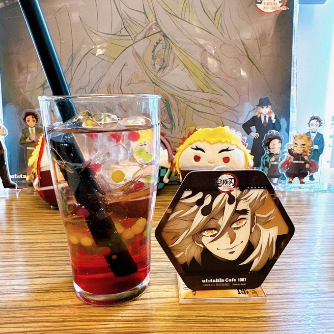 †闇のキムチ鍋†とどまちゃんドリンクとムース!!鬼カフェのメニューどれも過去最高においしくないか!?!?!(でもキムチ鍋だいぶしょっぱいので、200円課金して白ごはんもらったほうがいいかも???酒クズはたぶん大丈夫) 