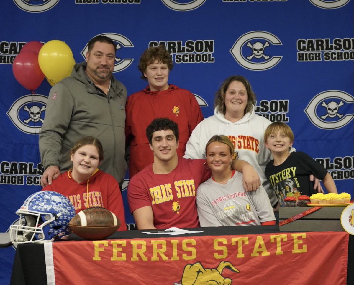 Congratulations to @PrzytulaBen and family on his commitment to play college football at Ferris State University‼️ All of your teammates and coaches are proud of you. We look forward to seeing you dominate at the next level. #MarauderPride #Dawgs @FerrisFootball