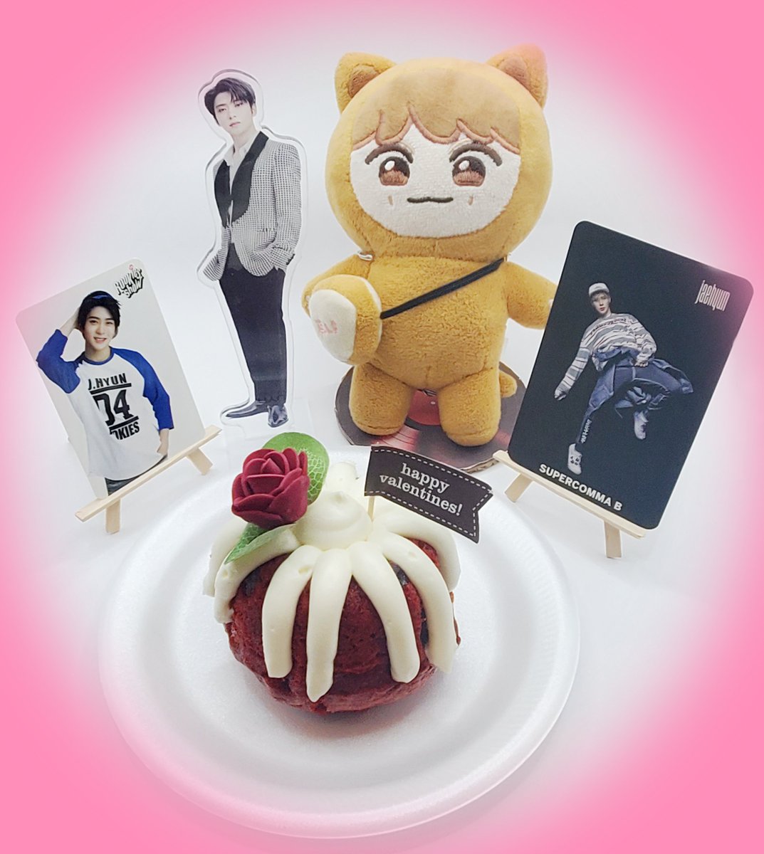 2O9214's tweet image. #YUNOwhoseDAYitis  a small celebration for the valentine boy! ☺️💕🍫 i hope he had a great day!!