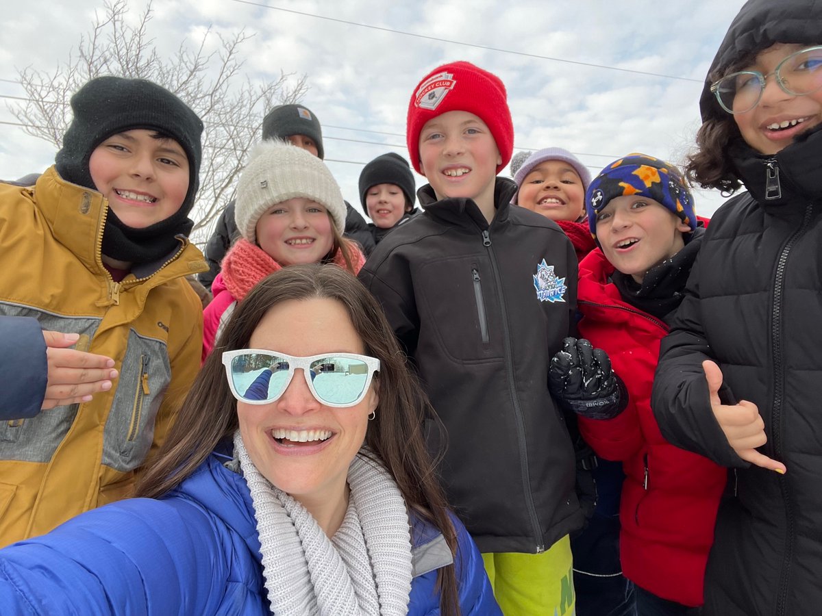 MmeDielle's tweet photo. Excursion numéro 1 en “raquettes”. Les plaisirs d’hiver! @StIsidoreOCSB @OttCatholicSB @takemeoutside #OutdoorLearning #TMOWinterChallenge https://t.co/GW0S226nUl