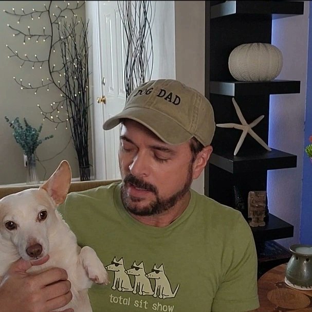 TheChrisGibson1's tweet image. Emma's cameo in today's YouTube video haha✨️

#jackrussellsofinstagram #youtube #youtubechannel #skincare #dogdad