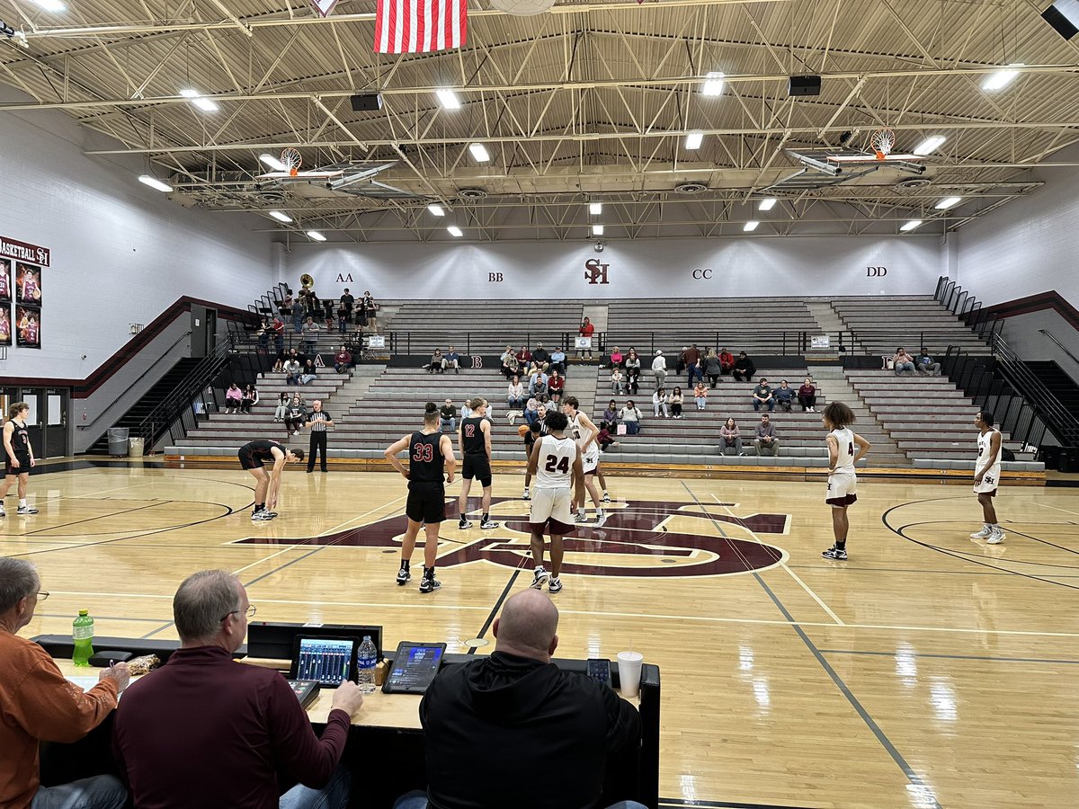 mopatton_sports's tweet photo. Dist8-A boys 🏀 quarters: Tullahoma (No. 5, 7-15) vs Spring Hill (No. 4, 14-11) … Winner vs Page in Fri semis … Updates ahead; coverage at https://t.co/h3f70ZL6Dz @BCATHOOPS @SHHSRaidersTN @MainStreetPreps @MainStreetMaury @MS_SportsToday https://t.co/g0OsTY6gma