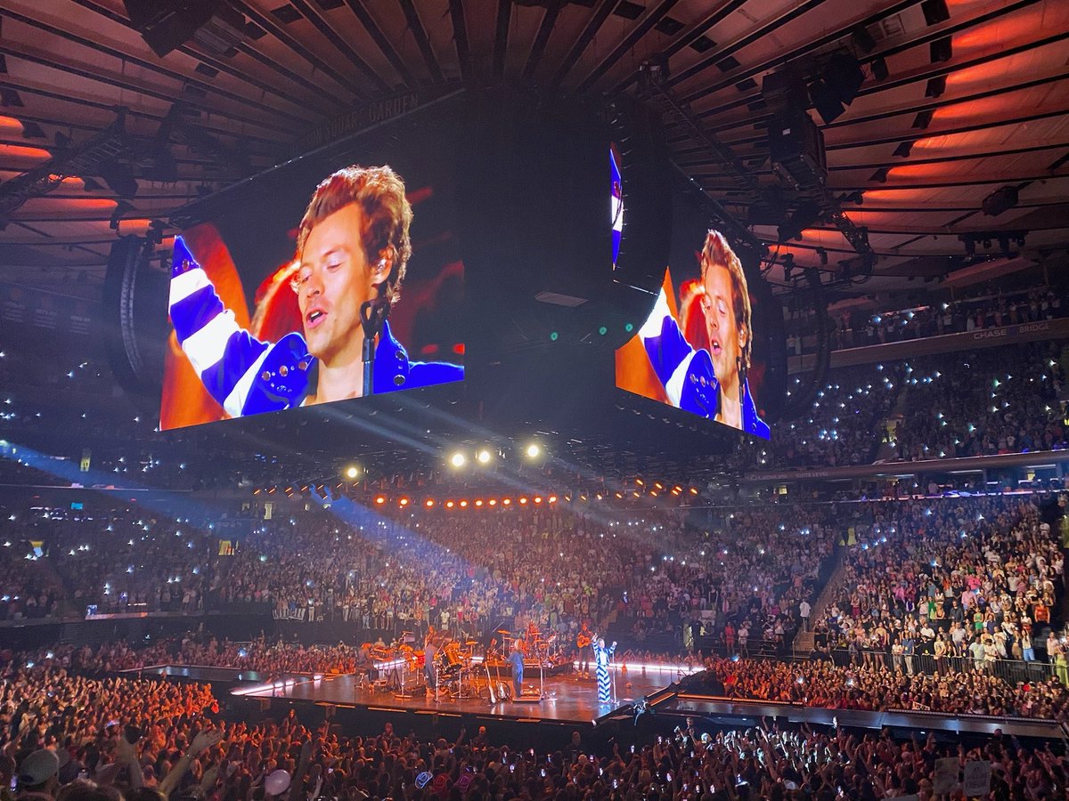 HLynneMurphy's tweet photo. BREAKING: sources at MSG tell me Harry Styles is expected to ink another residency at the World’s Most Famous Arena this summer. The Grammy winner previously did 15 shows @TheGarden in 2022.
#HarryStyles #harryshouse #harrymsg #Loveontour #nyc #msg #tour #pop #GRAMMYs https://t.co/VIMUMprYt1