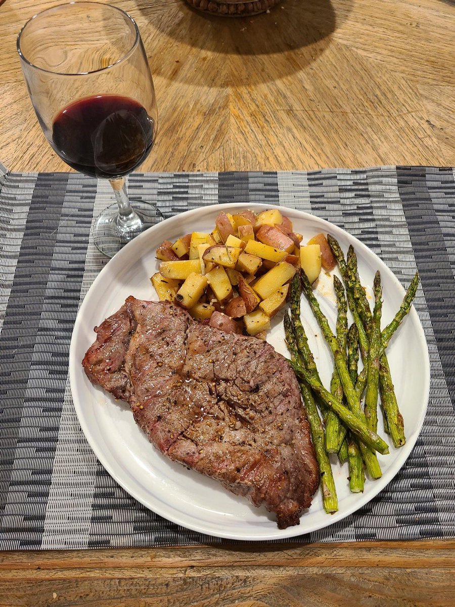 Ellyanas tweet media