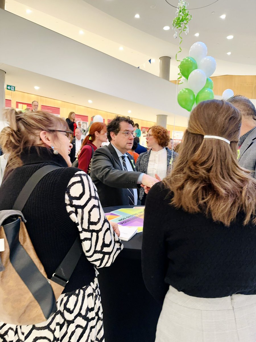 Bernard Drainville (@bdrainvilleqc) on Twitter photo Grand plaisir d'avoir été présent ce soir au cocktail des <a href="/JPS_HSD/">Les Journées de la persévérance scolaire</a> 💚!
Tous ensemble, encourageons nos jeunes à persévérer afin de décrocher un diplôme.
Chaque diplôme compte. Grand plaisir d'avoir été présent ce soir au cocktail des <a href="/JPS_HSD/">Les Journées de la persévérance scolaire</a> 💚!
Tous ensemble, encourageons nos jeunes à persévérer afin de décrocher un diplôme.
Chaque diplôme compte.