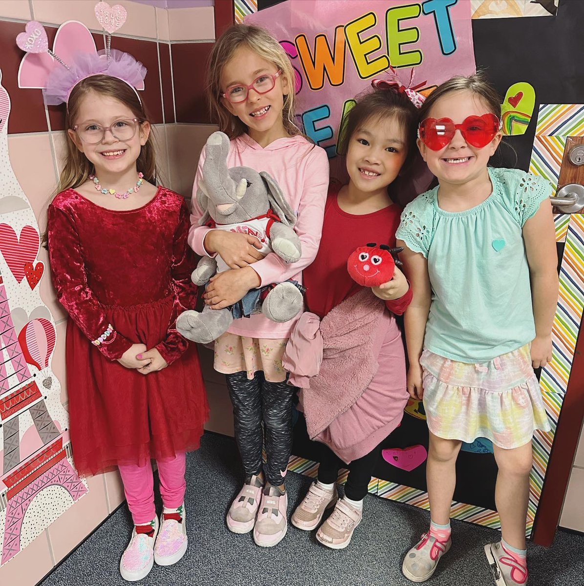 MsCamiCox's tweet image. Love all these sweet friends! 🥰 #cyproadtrip #1lisd