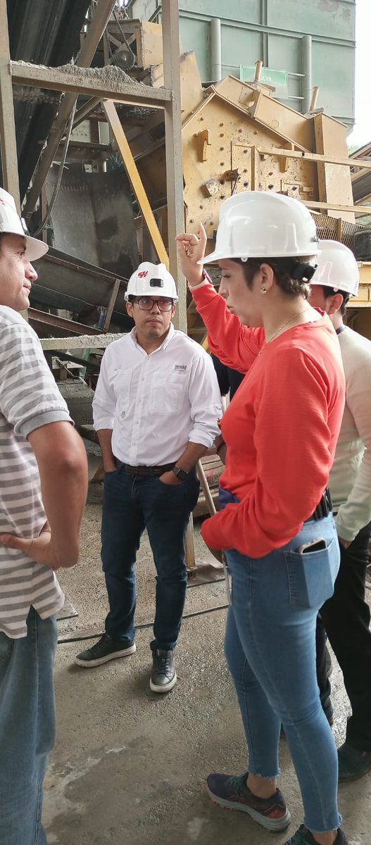 MiguelE_SRI's tweet photo. En #Zaruma visitamos @GoldminsEc una minería de la provincia de El Oro.
Procuramos entender el funcionamiento del sector minero para afinar los criterios y controles que ejecutamos desde el #SRI.
El conocimiento desde la experiencia permite que exista un cumplimiento veraz https://t.co/XK71tchpUP