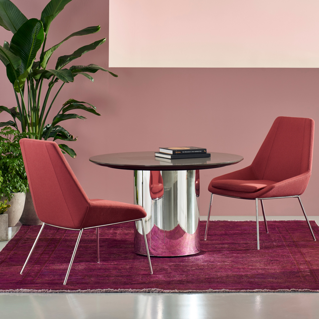 Our ❤️s are aflutter with how striking our Port Metal Lounge chairs and Metros Table look when paired together. bit.ly/33nuXWF 

#CumberlandFurniture #contractfurniture #ValentinesDay #commercialinteriors #versatilefurniture #loungefurniture