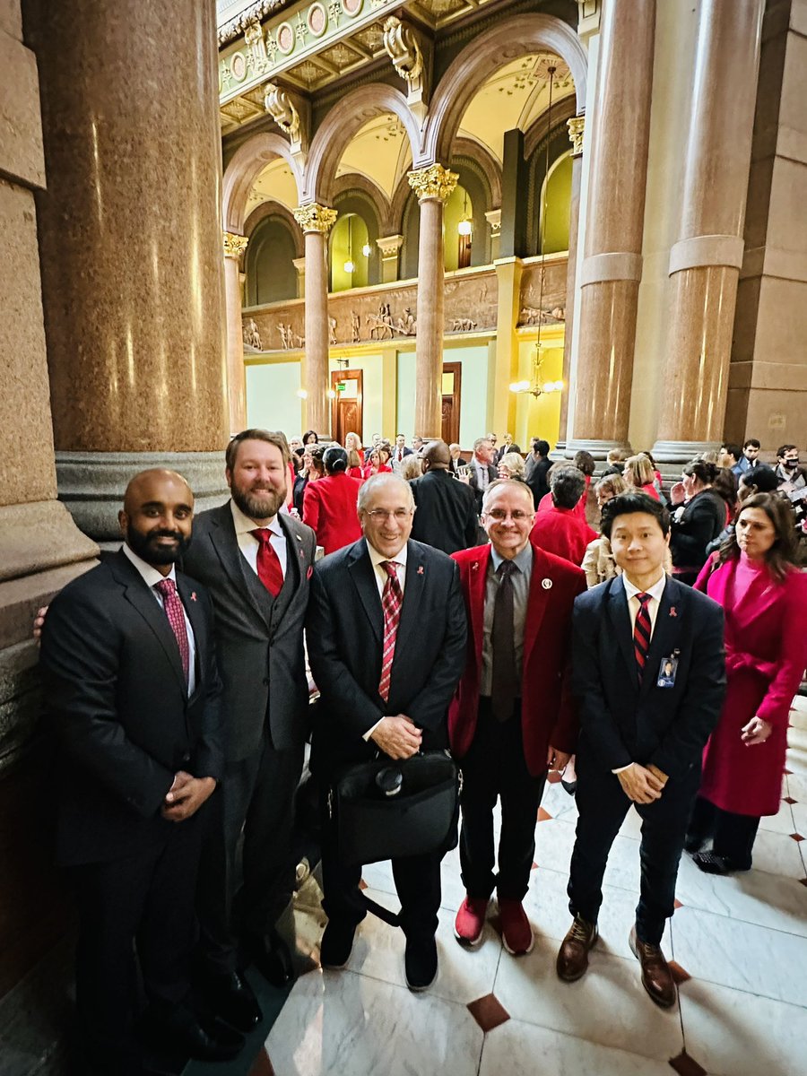 RepHoanHuynh's tweet photo. Today, in honor of the lives lost to cardiovascular disease, the #1 cause of death for women, we wear “RedForWomen” in Springfield. #RedforWomen #ValentinesDay https://t.co/5zvk9P8gHY
