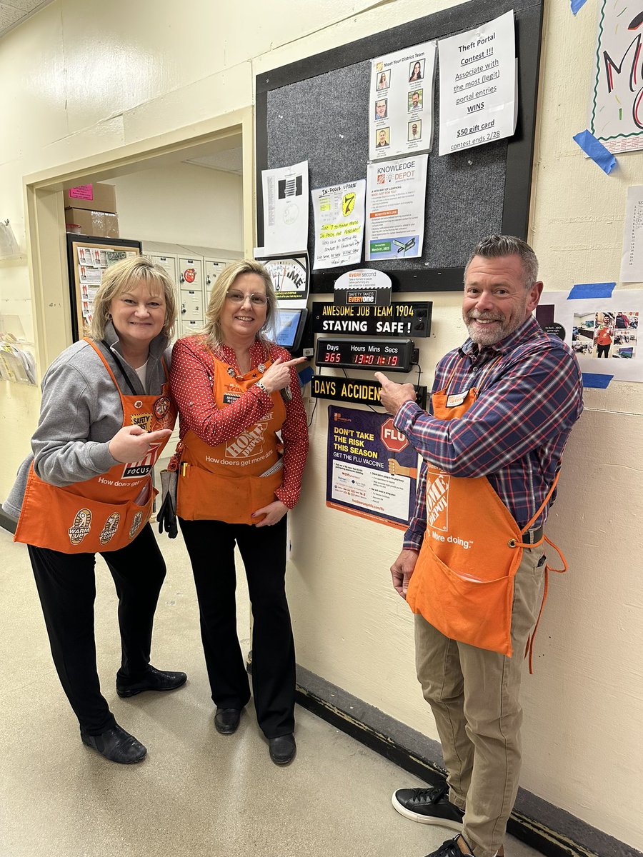 TraciHarding7's tweet photo. 365 days without an injury!! Great job team!!  #safetytakeseveryone @schaumburg1904 https://t.co/9jM2kGvi7a