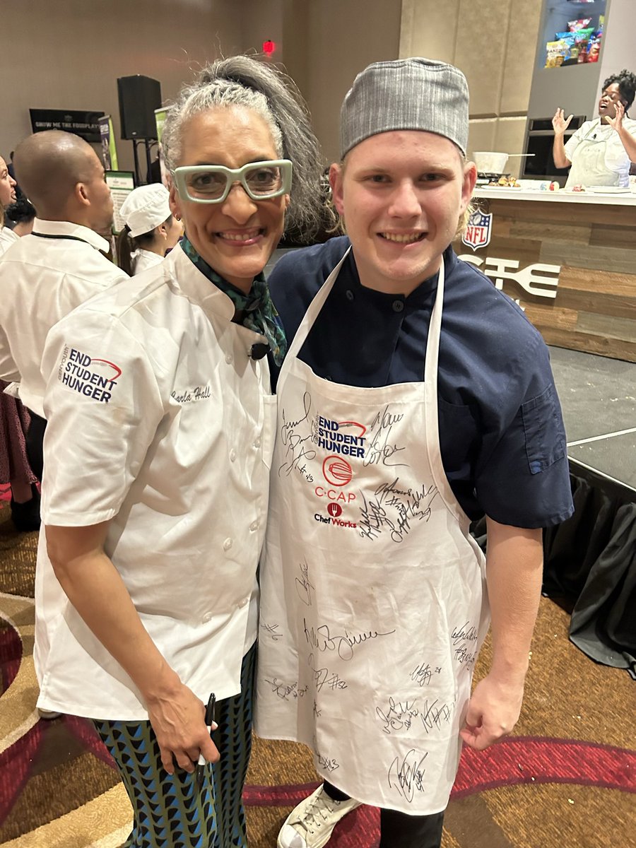 CasteelCulinary's tweet photo. Casteel Culinary having a blast at the #TasteOfTheNFL https://t.co/1IEk9QzKYN