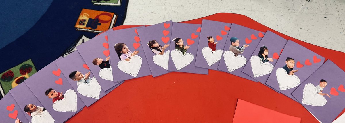 Jssicalazo2's tweet photo. Happy Valentine’s Day!  Wrapping with love ❤️ and more, we had fun! @ZundyElementary #iamwfisd #bilingualbrains https://t.co/8NRP2lFc9J
