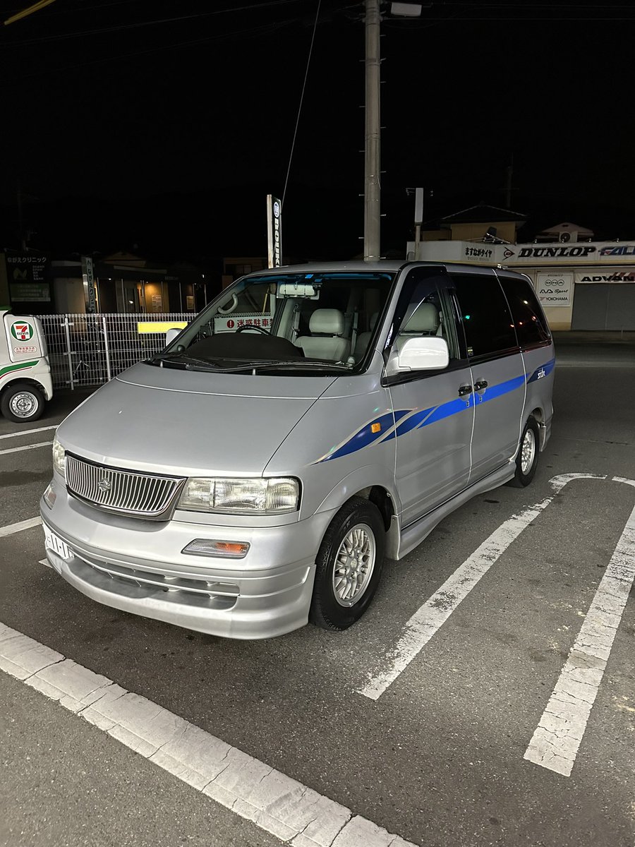 RB1kazuki's tweet photo. 1997年式ラルゴW30買いました〜✌️
親父が20年前ぐらいに乗ってたのと同じ型のやつ🕺

25年前とは思えない程綺麗やし6万キロの極上車🕺

日本に中古車が数台しかなかったw

とりあえずナビは今から修理に出しますw https://t.co/9lRy98B6UH