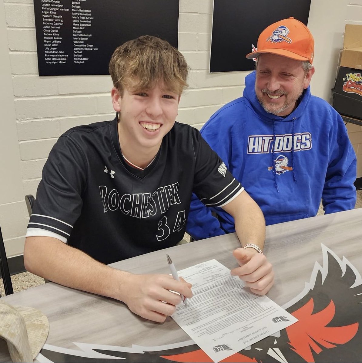 official_hitdog's tweet photo. Another congratulations going out to one of our Hit Dog players Matthew Redmond on his commitment to Rochester University.Happy 4 u and ur family. Enjoy ur moment Matthew! ⁦@baseballcrazy00⁩ ⁦@HitDogsAcademy⁩ ⁦@playatthecage⁩ #MoreComing #Connections #Power5Next https://t.co/FGGmDABLXe