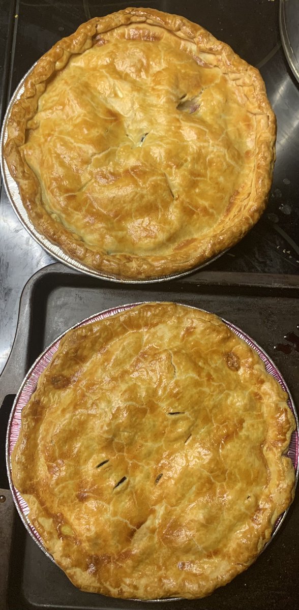 AllSmoketUp's tweet photo. Some sweets for your sweetie apple blueberry pie ….. https://t.co/QbEuqWKePe