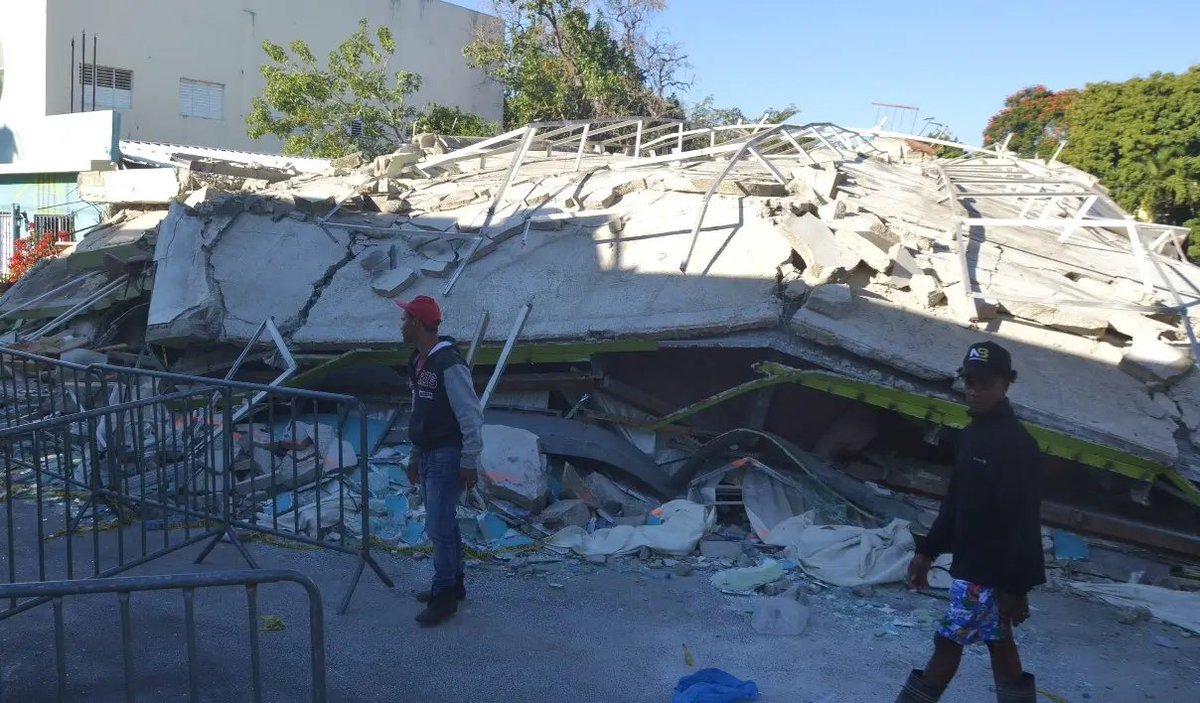 elnuevodiariord's tweet photo. 🧑‍⚖️¡Medida de coerción!🧑‍⚖️

El MP informó que arrestó la tarde de hoy a los propietarios del edificio de #MultiMuebles que colapsó el pasado mes de enero en La Vega.

Amplíe info aquí👉https://t.co/LxeQ8ZtZ4L

#ElNuevoDiarioRD  #Toga https://t.co/gTDmv2OIJE