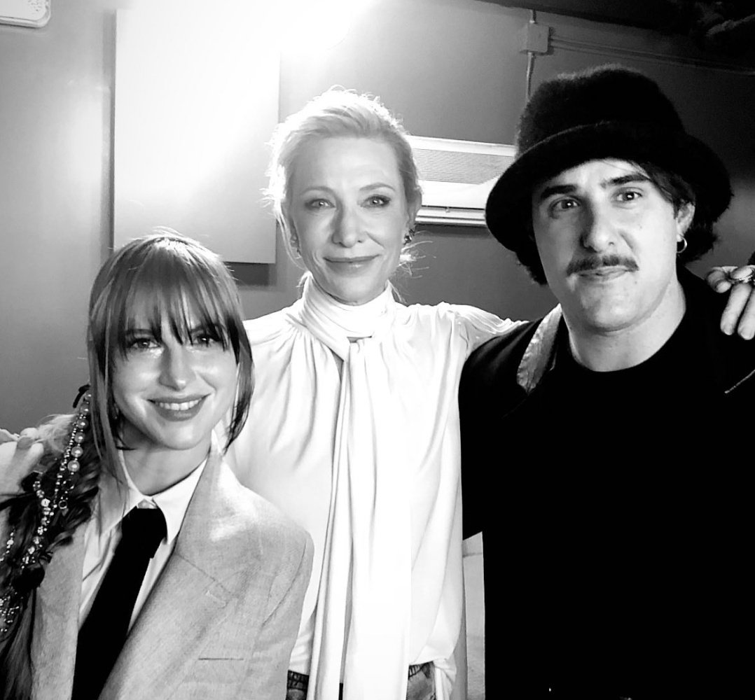 __mel_o_died__'s tweet photo. HAYLEY WILLIAMS IN SUIT IS ALL WHAT I NEED https://t.co/HsTiy88wJN