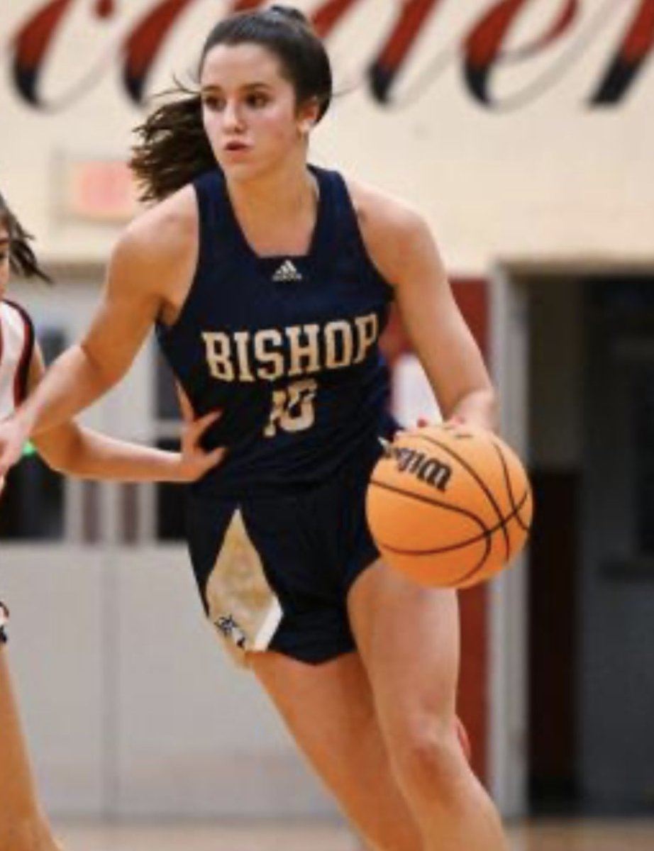 Congratulations to Sophomore @adelaidej2025 on scoring her 1000th point Tuesday evening. The milestone was reached on a third quarter basket during the Varsity Lady Villains conference tournament semifinal win. #TVLVS