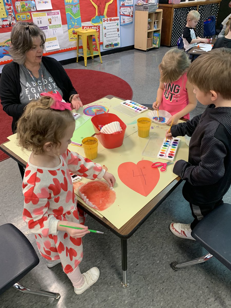 harperValley07's tweet photo. Valentines Day Celebrations in SRV Kinderville ❤️💌🥰#4teamvalley @SRV_CUSD_4 https://t.co/WvpuxtU1BP