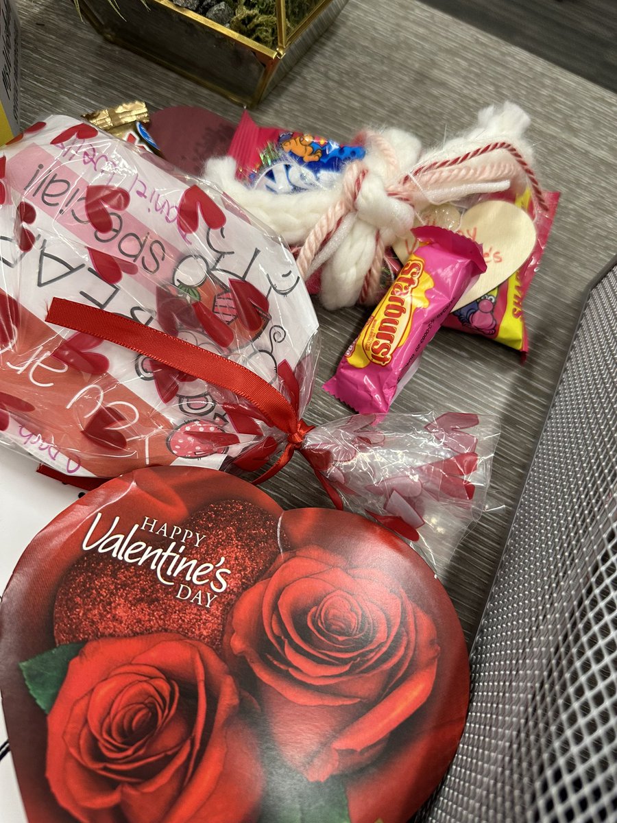 Lots of love around the school today ❤️ #hammfamm #hammheroes <a href="/hammelem/">Sherry & Paul Hamm Elementary</a>