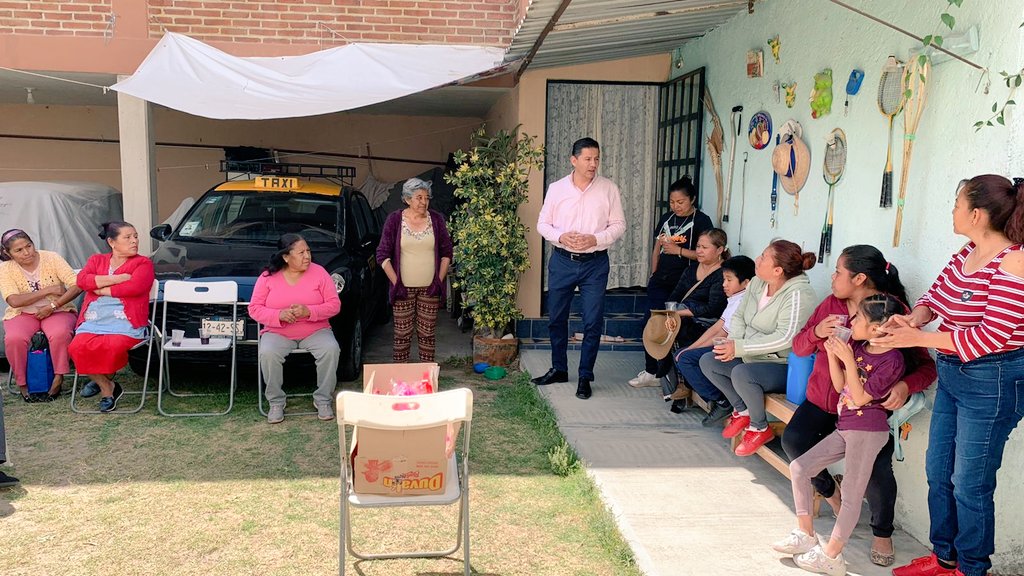 SebHOrozco's tweet photo. Fue un gusto saludar este #14DeFebrero a vecinas de colonias del sur, con quienes cuento con una amistad de hace muchos años y han confiando en mí desde la trinchera en donde me encuentre. Gracias por su recibimiento. 🙏 https://t.co/sFqLd70iNE