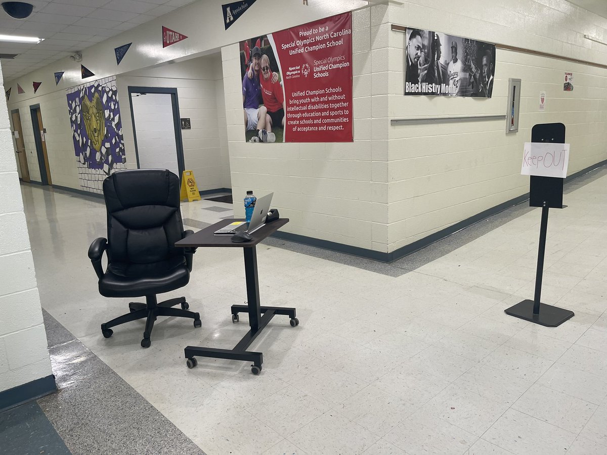 ChathamMiddle's tweet image. Thanks to this RAMTASTIC young lady for helping Ms. Avery keep the halls clear and the bathrooms orderly during tonight’s basketball game! 🙂

#onechatham #dramafreezone