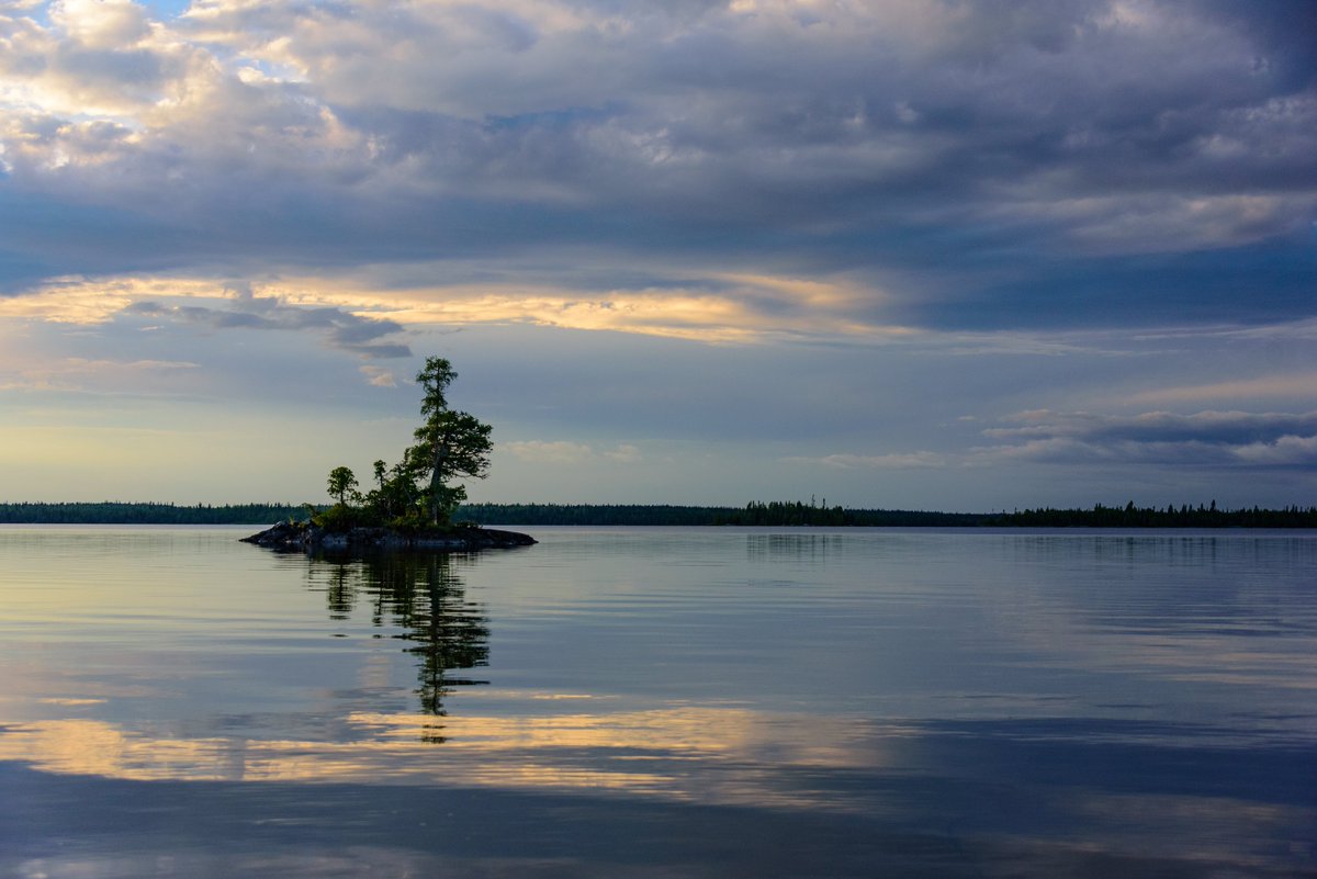 JasonNicolPhoto's tweet photo. @clicks1222 Parks Lake, Ontario.
#reflection  #photography #sunsetphotography #sunset #seascape #clouds #shootslik #Nikon https://t.co/xicrjonVx0