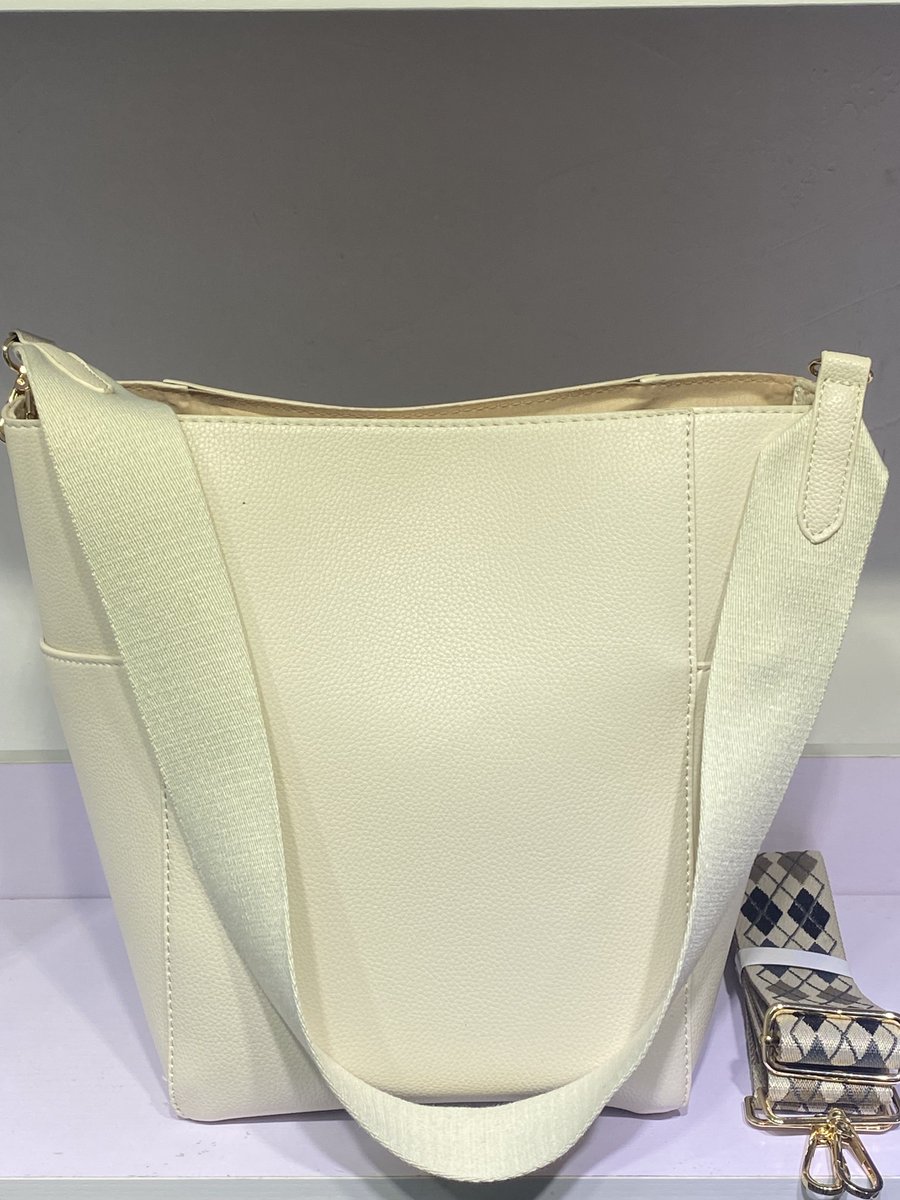 IntBags tweet picture