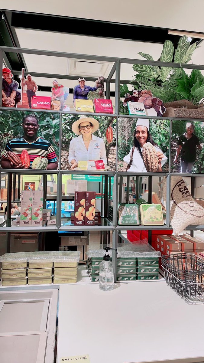 En Japón, el día de San Valentín se acostumbra que las mujeres regalen chocolates a los hombres.  Cacao Hunters hace especial este día con sus chocolates hechos con cacao de COLOMBIA ❤️ #salonduchocolat2023  #cacaodeColombia  #ColombiainJapan <a href="/PROCOLOMBIACO/">PROCOLOMBIA</a>