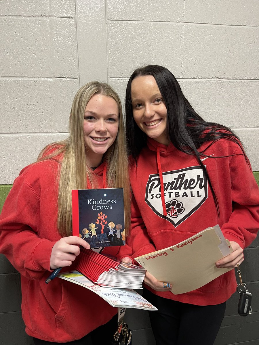 JcProudpanthers's tweet photo. JCHS Chick Fil A leadership team and our athletes were excited to share the gifts of literacy and imagination with our North Jackson Elementary students!We were able to read to 28 classes and give a book to each student today! @CFA_Braselton  #PROUDtobeJC #SuccessatJCSS https://t.co/mLDkott6Bn