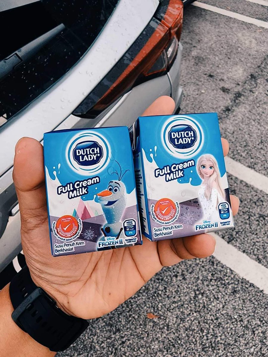 isusemasaviral's tweet photo. “Maaf bang. Elsaa tu satu je ada"

Saya pandang nayah. Saya harap dia faham.

"Takde dik. Ambik je mamat salji ni. Sama je rasa dia"

"Tapi tite nak elsaa tu ayah"

"Takde. Elsaa depa tak keluarkan. Kilang dia dah terbakar pun. Takde dah. Nak gi sekolah awak lagi ni!" https://t.co/tsmRHIappO