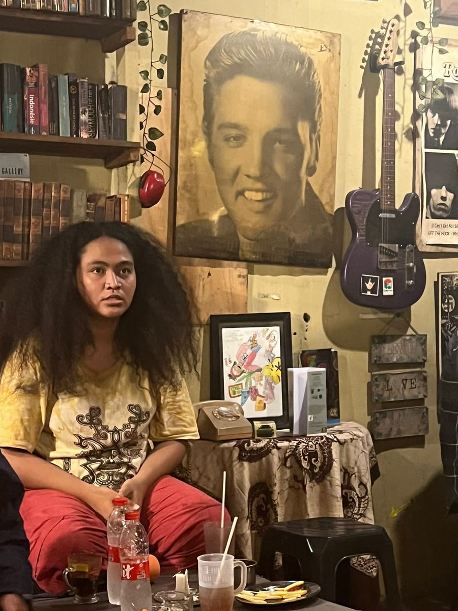 fwi_willy's tweet photo. Non compate but to complate…
Demikian harapan nan terbersit dari isu kesetaraan yang kemaren malam didorong lewat monolog “Perempuan &amp; Panci Nasi” di Kampoeng Gallery.

Supported by Dinas Kebudayaan DKI Jakarta
Special Photodoc: Chitra Frahamdiyani
INDONESIA ARTCOLLAB https://t.co/l54HhlwHkQ