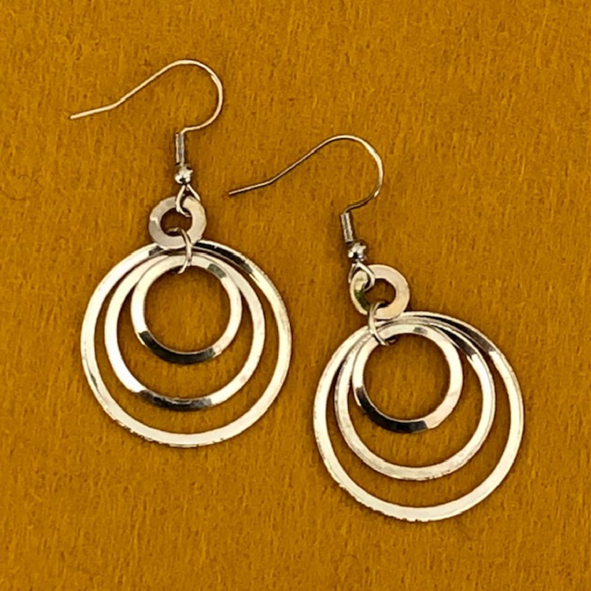 bstrongin1's tweet image. Multi Silver Circle Earrings, Loop Earrings, Multi Hoop Earrings, Linked Circle Dangle Earrings, Modern Geometric Earrings, Lightweight etsy.me/3RWw6MR via @Etsy #silverearrings #circleearrings #hoopearrings #loopearrings #hoops #geometricearrings