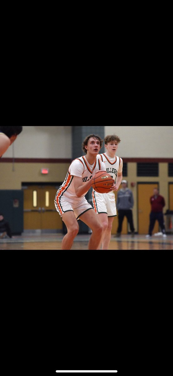 ASAHoopsNation's tweet image. Big game for @Cole_Deisenroth going for 18 points in a win for @HillerAthletics over Medfield.