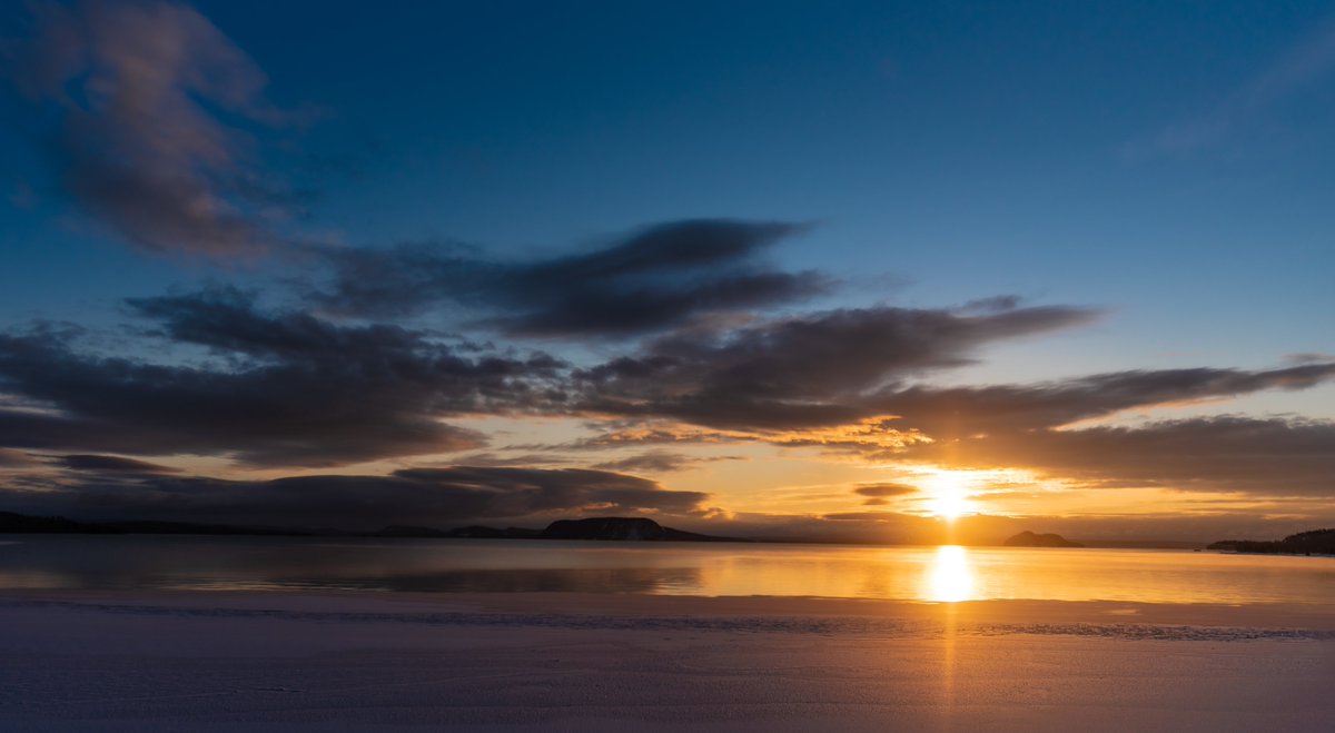 JasonNicolPhoto's tweet photo. @clicks1222 Sunrise over Lake Superior #nature #NaturePhotography #landscapephotography #seascape #photography #sunrise #winter https://t.co/qeyU8dJLl9
