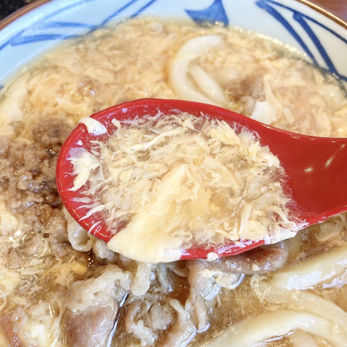 「【丸亀製麺】もうランチは毎日コレがいい!期間限定の「ボリューム満点うどん」卵がふ」|BuzzFeed Japanのイラスト