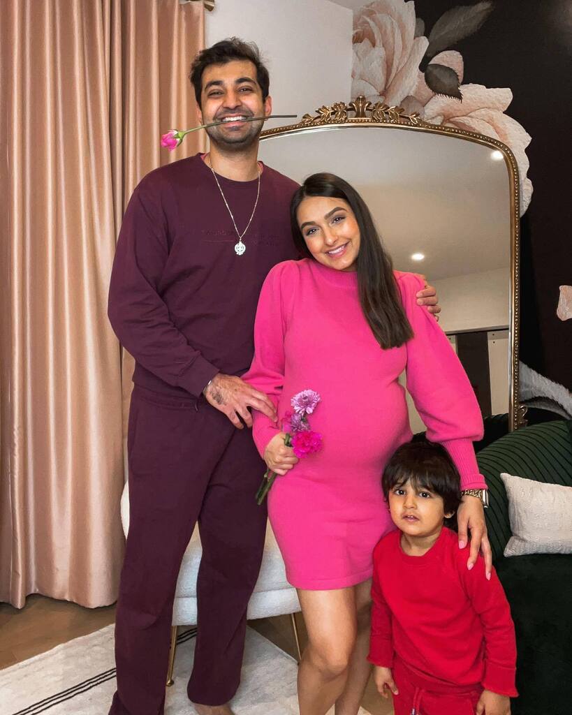 Happy Valentine’s Day 💕🤍 We’re all shades of love today 🤪😂 This is our last Valentine’s Day before we become a family of 4 🥹🥹 can’t wait to add baby girl to the mix!! •
•
#nextwithnita #nwnfamily #valentinesday #ajeetandnita #kaiyenmann #babykaiy… instagr.am/p/CoqjFxluFuv/