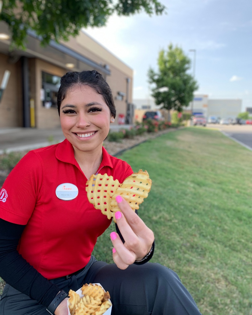 cfaalmeda's tweet photo. Happy Valentine’s Day! 
All you need us love!
#food #houston #eatmorechicken #chickfila #takeout #catering #drivethru  #chickfilapp #cfa #cfahouston #homegrown #explore https://t.co/KKrihjY1sr