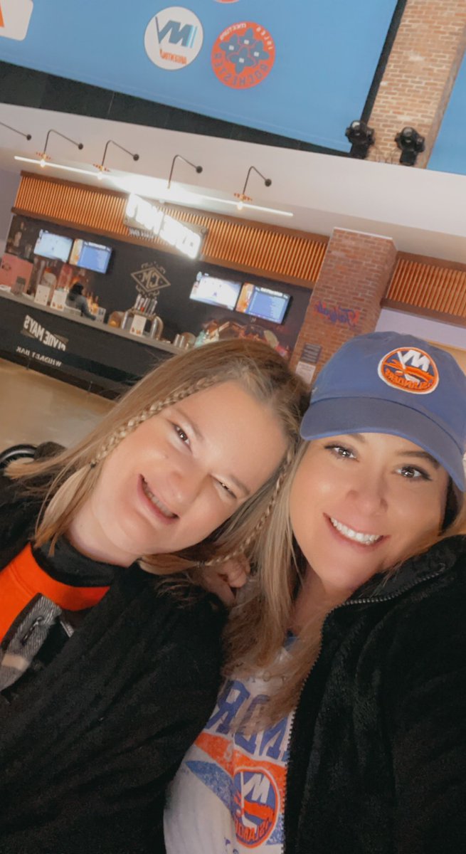 _JuliannaCapo's tweet photo. LGI!!! #Isles #ValentinesDay 💙🧡 https://t.co/0wLEICzKSb