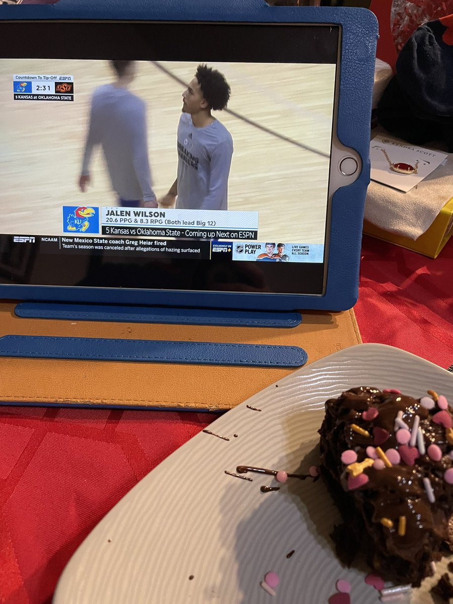 therealheatherk's tweet photo. Valentines dessert and Jayhawks. Perfect night. #kubball https://t.co/QXIdvNMl6h