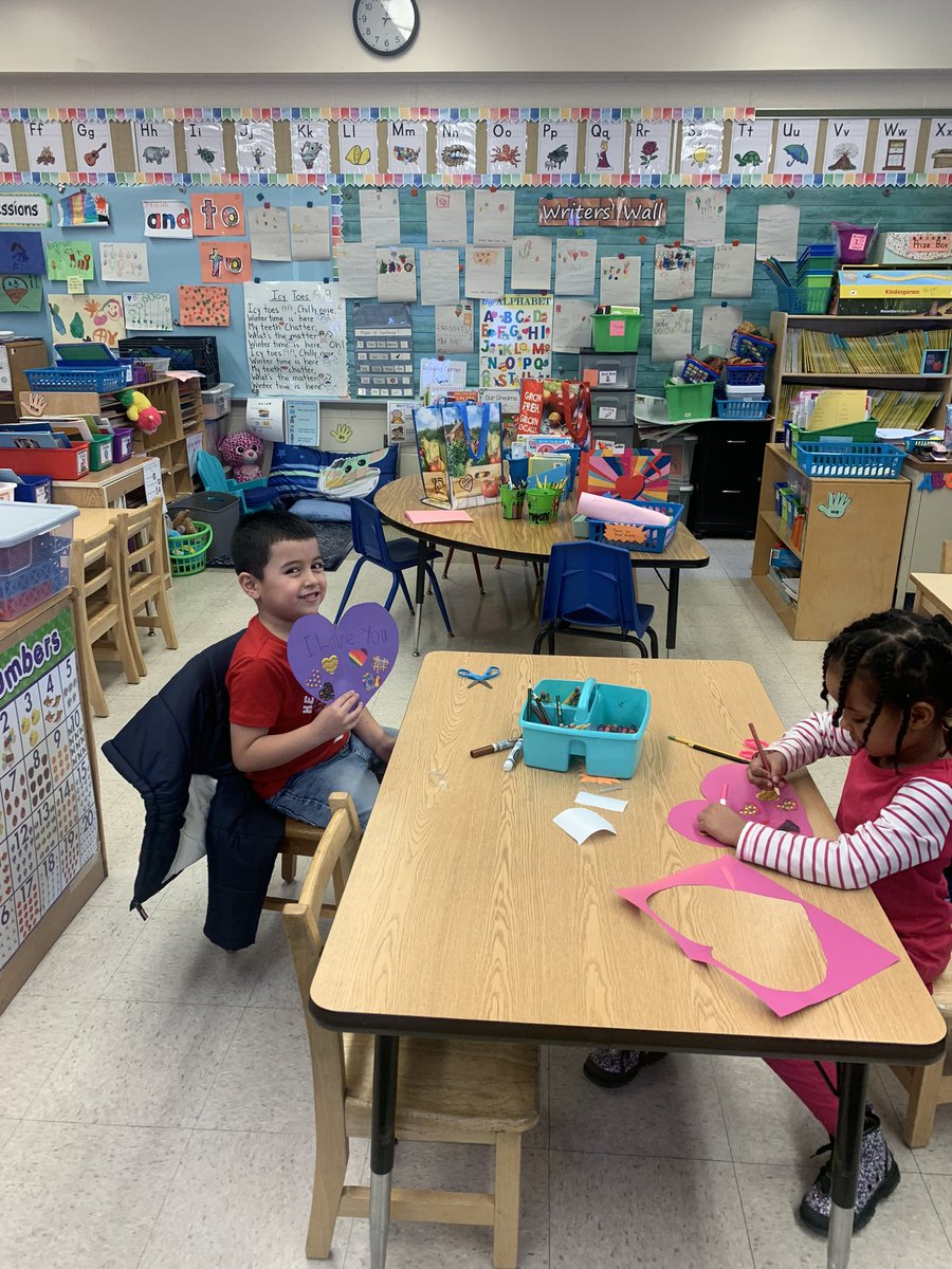 MrsDomenick_K's tweet photo. Happy Valentine’s Day ! We had so much fun making Valentine’s for our friends and family ! @wnyps1 https://t.co/c06mF81YkT