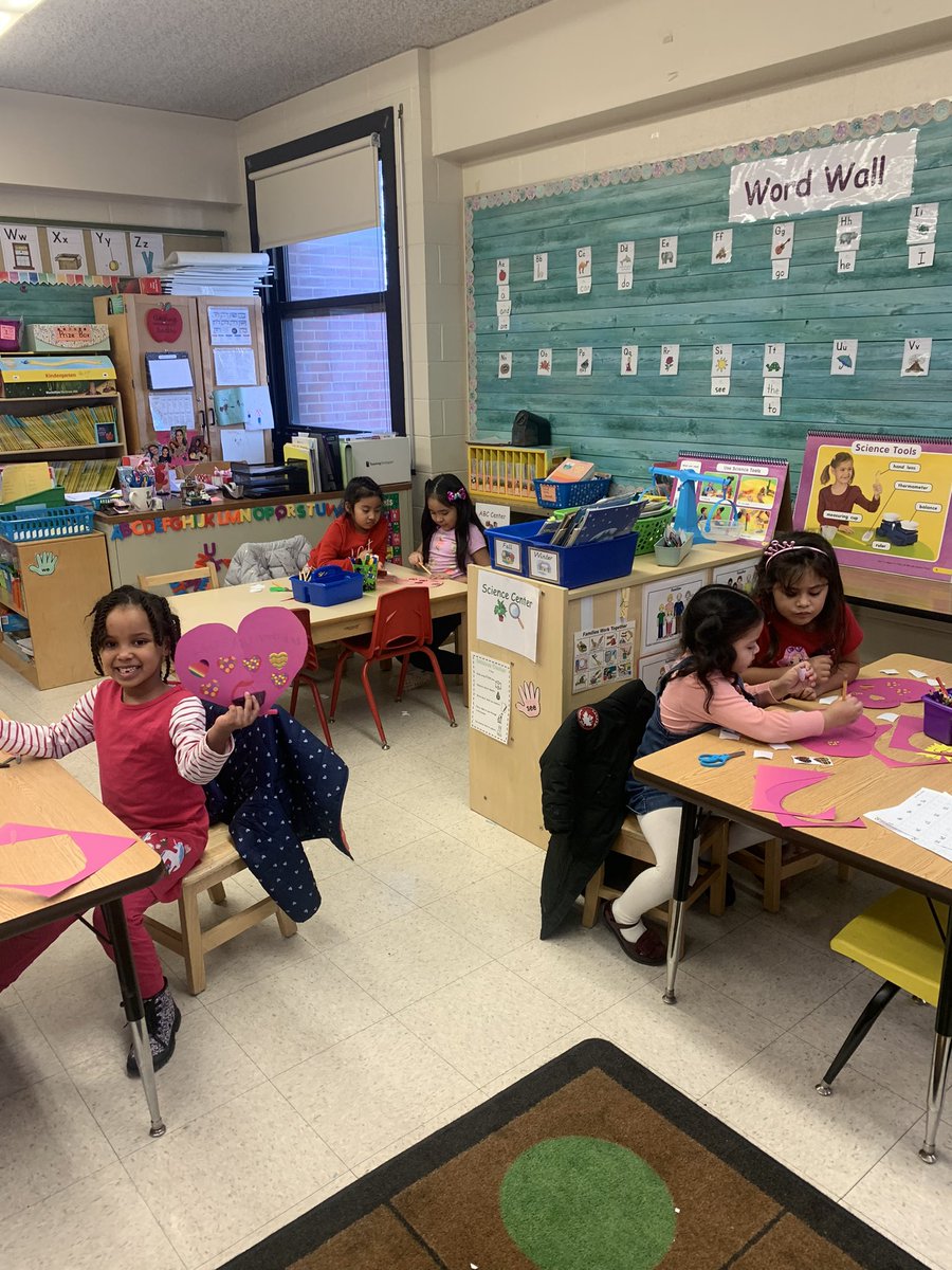MrsDomenick_K's tweet photo. Happy Valentine’s Day ! We had so much fun making Valentine’s for our friends and family ! @wnyps1 https://t.co/c06mF81YkT