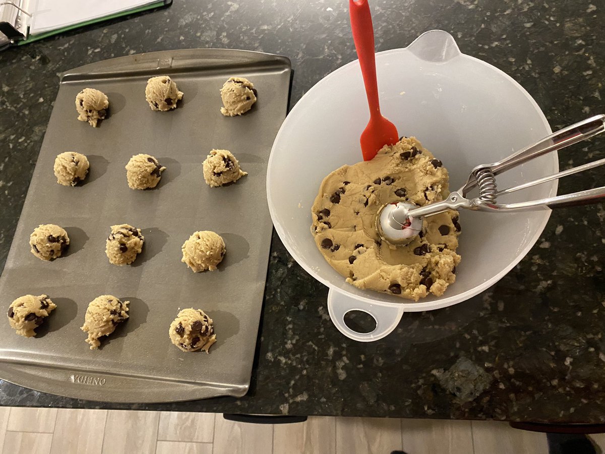 TurfSpartanLord's tweet photo. Finished the evening off with a little baking with the wife and kiddos. Wouldn’t be #ValentinesDay without a little chocolate. #CookiesFTW https://t.co/NKeK4HSkt6