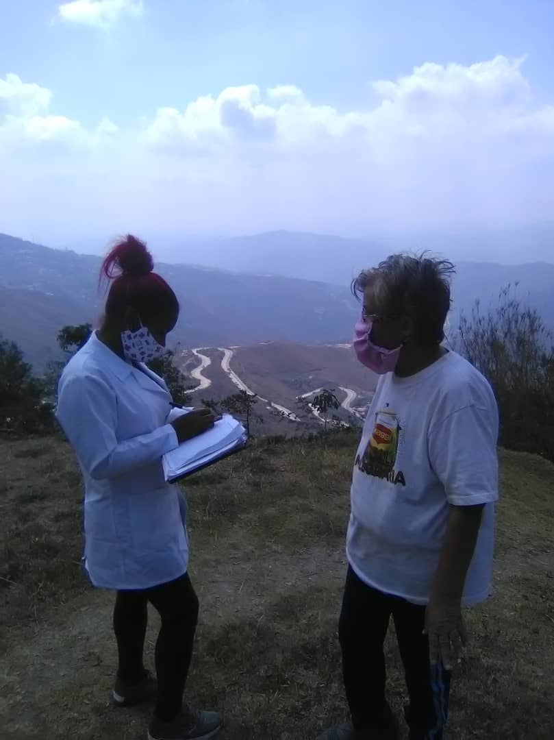 Valientes que recorren las comunidades, los cerros; salvando vidas.

💖 #CubaPorLaVida 💖  #MejorEsPosible 🇨🇺 

<a href="/cubacooperaven/">Brigada Médica Cubana en Venezuela</a> <a href="/MinSaludVE/">MPPSalud</a> <a href="/MagaGutierrezV/">Magaly Gutiérrez Viña</a>